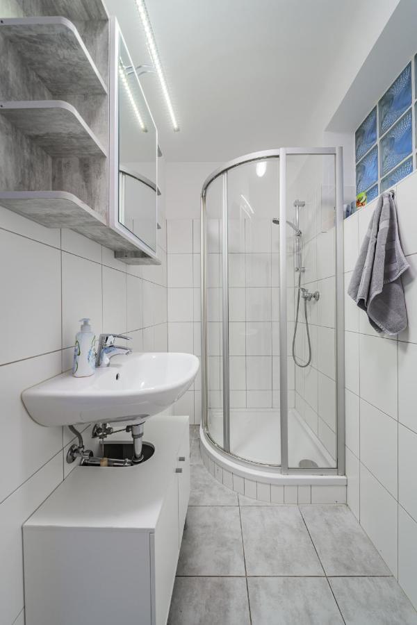 Modernes Appartement Nahe U-Bahn Und Schoenbrunn Вена Экстерьер фото
